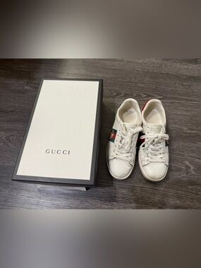 Gucci White Leather Sneakers with Red & Green Web Stripe